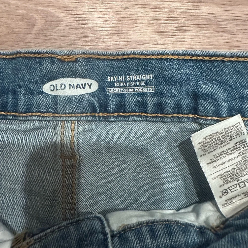 Old Navy Women's Denim Ankle Jeans - Picture 2 of 4